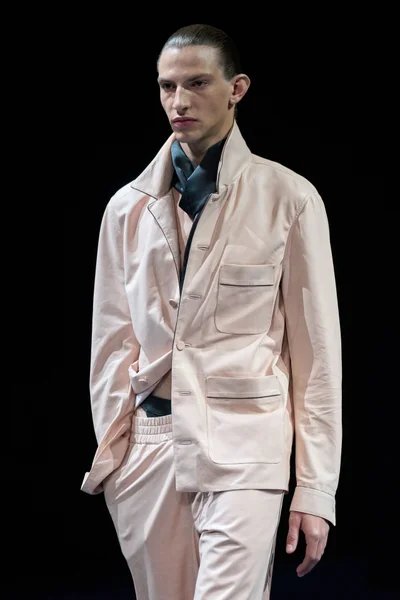 Look 50